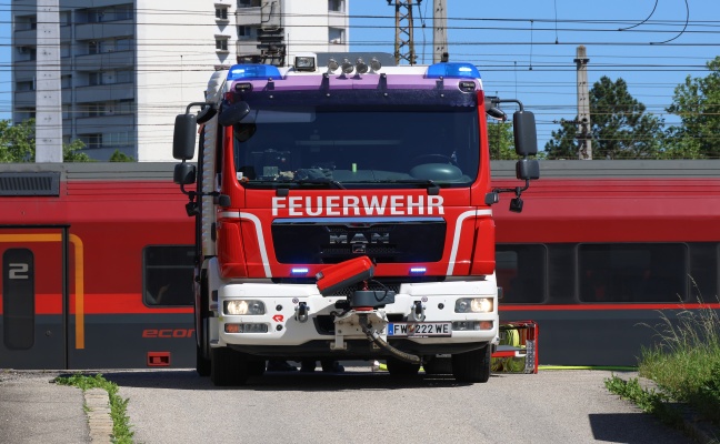 Rettungseinsatz: Person im Bahnhofsbereich in Wels-Neustadt von Zug erfasst und t�dlich verletzt