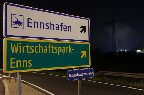 Zwei Feuerwehren zu Brand bei Unternehmen in Enns alarmiert