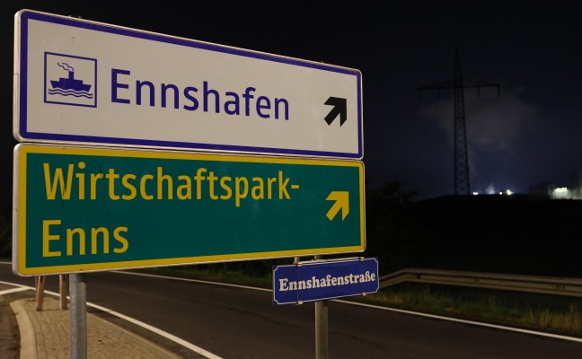 Zwei Feuerwehren zu Brand bei Unternehmen in Enns alarmiert