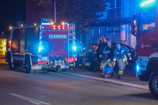 Vier Feuerwehren zu vermeintlichem Brand in einem Wohn- und Gesch�ftsgeb�ude in Ansfelden alarmiert