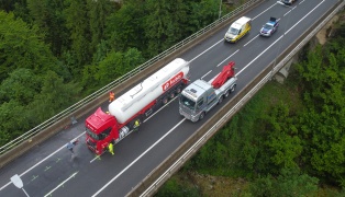 Schwerer Auffahrunfall zwischen zwei LKW-Sattelz�gen auf der Pyhrnautobahn bei St. Pankraz
