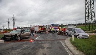 Neuerlicher Kreuzungscrash an einem Unfallh�ufungspunkt in Marchtrenk fordert zwei Verletzte