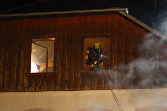 Vier Feuerwehren bei Brand einer Selche auf einem Bauernhof in Haibach ob der Donau im Einsatz