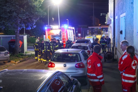 Drei Feuerwehren bei Brand in einem Mehrparteienwohnhaus in Leonding im Einsatz