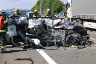 Lebend ausgestiegen: Auto kracht auf Innkreisautobahn bei Meggenhofen in Heck eines LKW-Sattelzuges