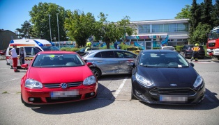 Vier Autos kaputt: Missgeschick mit Schuhwerk in Marchtrenk endet mit gr��erem Blechschaden