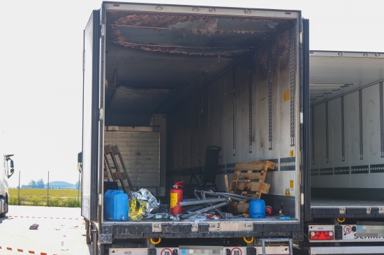 Sieben Verletzte bei Explosion einer Gasflasche in einem LKW-Sattelanh�nger in H�rsching