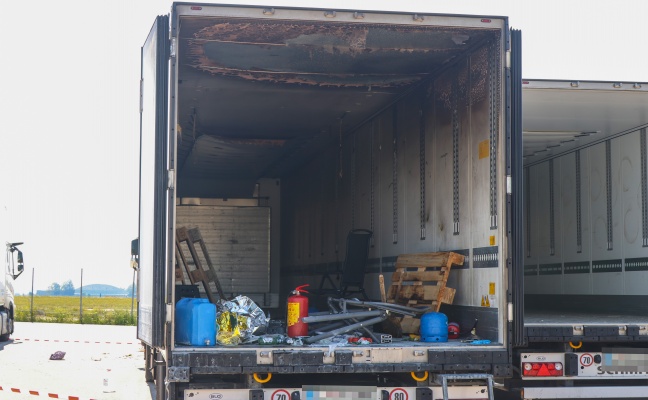 Sieben Verletzte bei Explosion einer Gasflasche in einem LKW-Sattelanh�nger in H�rsching
