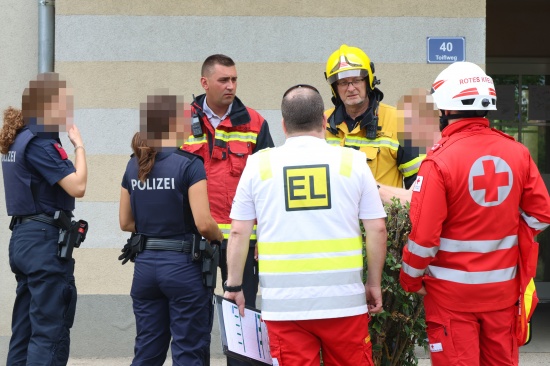 Brandeinsatz: Kleinbrand in der K�che einer Mehrparteienhauswohnung in Wels-Neustadt