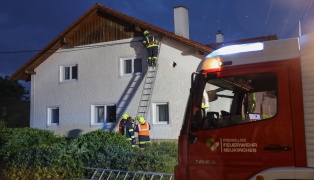 Brand an der Stromzuleitung eines Geb�udes in Neukirchen bei Lambach