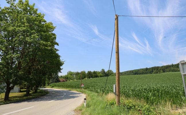 Telefonleitung bei Unfall in Neukirchen bei Lambach besch�digt