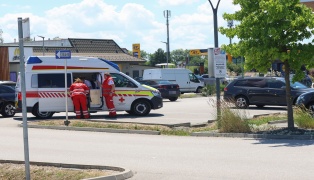 Personenrettung auf Parkplatz: Kind aus abgestelltem Auto in Wels-Schafwiesen gerettet