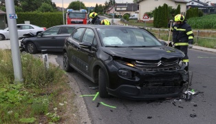 Frontalkollision zwischen zwei Autos in Edt bei Lambach