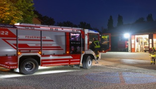 Vier Feuerwehren bei Kleinbrand in einem Mehrparteienhaus in Ansfelden im Einsatz