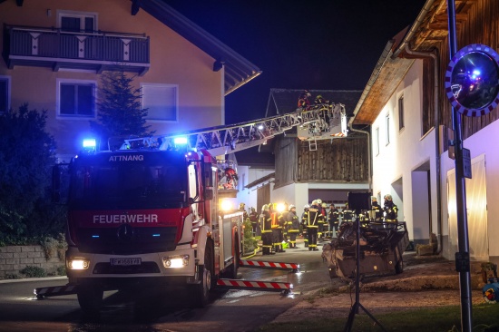 F�nf Feuerwehren bei Brand einer Doppelgarage in Atzbach im Einsatz