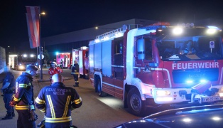 Chlorgasalarm in Wels-Lichtenegg: N�chtlicher Einsatz bei Frei- und Hallenbad in Wels-Lichtenegg