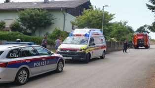 K�chenbrand: Hausbewohnerin in Neuhofen an der Krems aus v�llig verrauchtem Wohnhaus gerettet