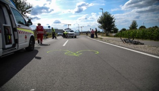 Radfahrer bei Crash mit PKW in Marchtrenk schwer verletzt