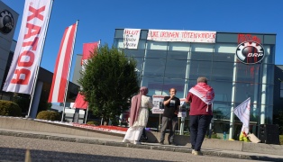 Kundgebung: Aktivisten verschafften sich erneut Zutritt zum Dach eines Unternehmens in Gunskirchen