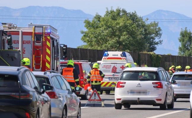 Eberstalzell: Stau nach Verkehrsunfall im Reiseverkehr auf Westautobahn