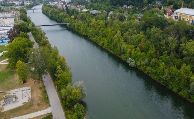Stand-up-Paddlerin (31) bei n�chtlicher Ausfahrt auf der Traun in Wels-Lichtenegg offenbar ertrunken