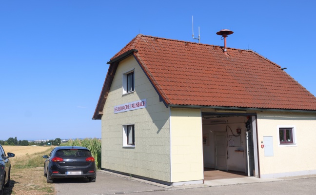 Feuerwehr bei kleinerem Feldbrand in Gunskirchen im Einsatz