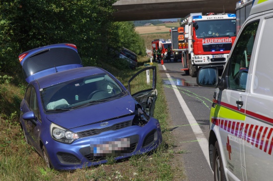 Personenrettung nach schwerem Crash auf Wiener Stra�e in Edt bei Lambach