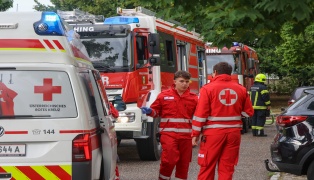 "Rettung in letzter Minute": Mann von Feuerwehr aus v�llig verqualmter Wohnung in Pasching gerettet