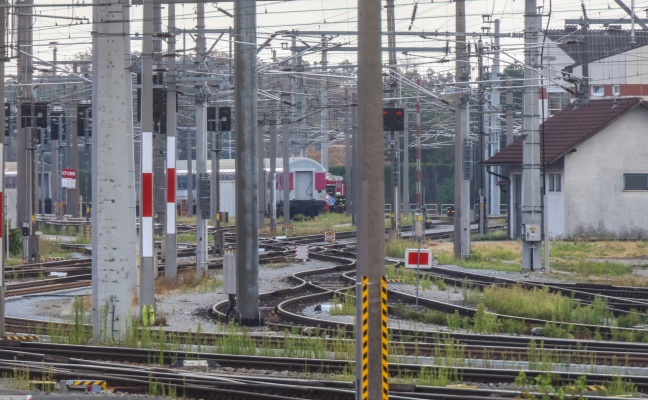Brand eines Begleitwaggons der Rollenden Landstra�e in Wels-Neustadt f�hrte zu gr��erem Einsatz