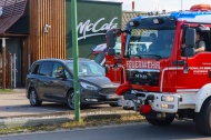 Menschenrettung: Einsatzkr�fte zur Rettung eines Kleinkindes aus PKW in Wels-Schafwiesen alarmiert