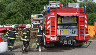 Carport eingest�rzt: Mann in Aistersheim im Kopfbereich schwer eingeklemmt und schwer verletzt