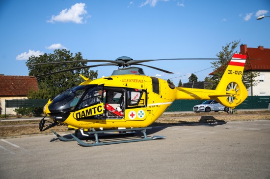 Notarzthubschrauber nach internem Notfall in Marchtrenk im Einsatz