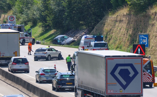 Vier Verletzte bei schwerem Verkehrsunfall auf Innkreisautobahn bei Haag am Hausruck