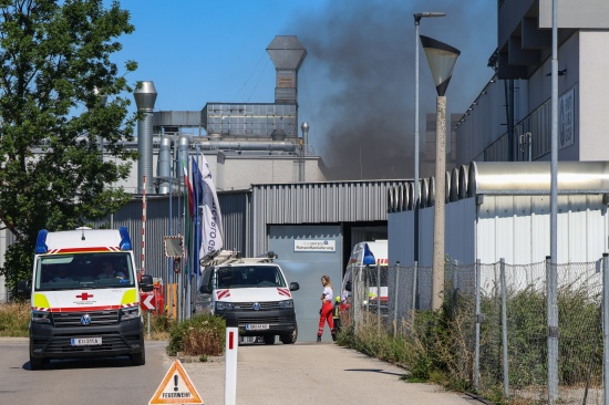 Gr��erer Einsatz nach Trafobrand bei Industriebetrieb in Kirchdorf an der Krems