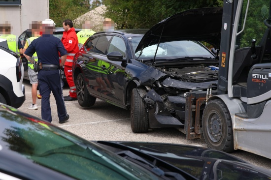 Kollision zweier PKW in einem Kreuzungsbereich in Gunskirchen fordert zwei Verletzte