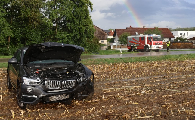 Schwerer Crash zwischen zwei PKW in Pram fordert zwei Verletzte