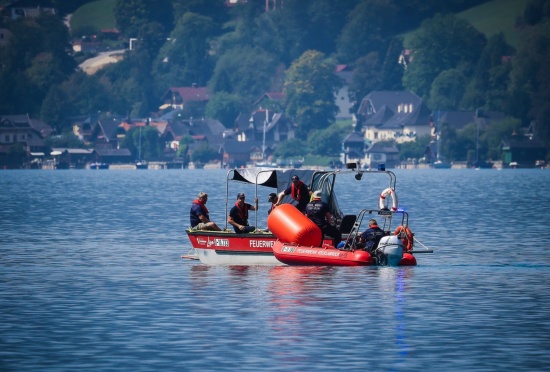 Bergung des abgest�rzten Kleinflugzeuges aus dem Attersee "technisch bedingt" abgebrochen