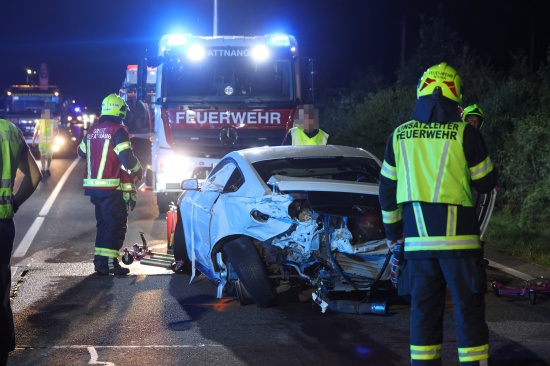 Vier Verletzte bei schwerem Crash zwischen zwei Autos auf Wiener Stra�e in Redlham
