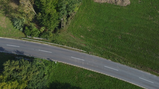 Auto gegen Baum: Zwei Tote (25 und 26) bei schwerem Verkehrsunfall in Ternberg