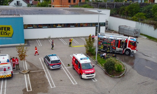 Brandeinsatz bei Filiale eines Lebensmitteldiscounters in Wallern an der Trattnach