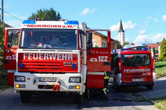 Drei Feuerwehren bei Zimmerbrand in einem Wohnhaus in Neukirchen am Walde im Einsatz