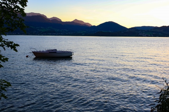 Traunsee: Feuerwehr und Wasserrettung bei Suche nach abg�ngigen Schwimmern in Gmunden im Einsatz