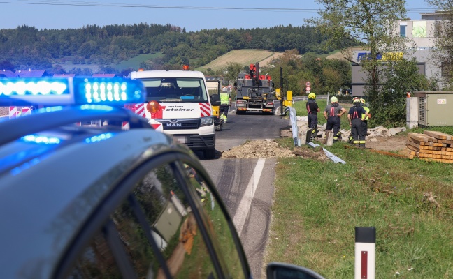 Gasleitung bei Bauarbeiten an einer Br�ckenbaustelle in Taufkirchen an der Trattnach besch�digt