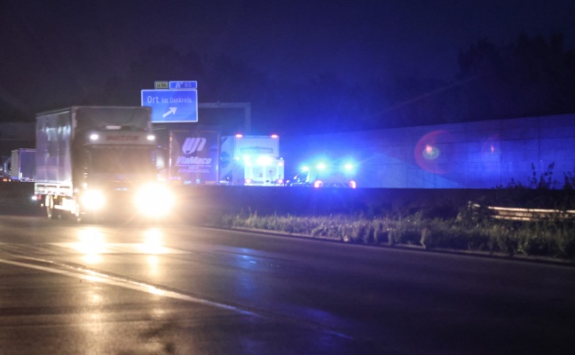 Personenrettung: Einsatz nach internem Notfall bei LKW-Lenker auf Innkreisautobahn bei Reichersberg