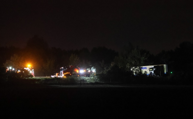 Stundenlange Totalsperre der Welser Autobahn nach LKW-Unfall bei Pucking