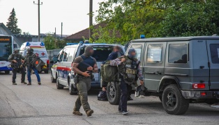 Gro�er Polizei- und Cobraeinsatz bei einem Geb�ude in Buchkirchen sorgte f�r Aufregung