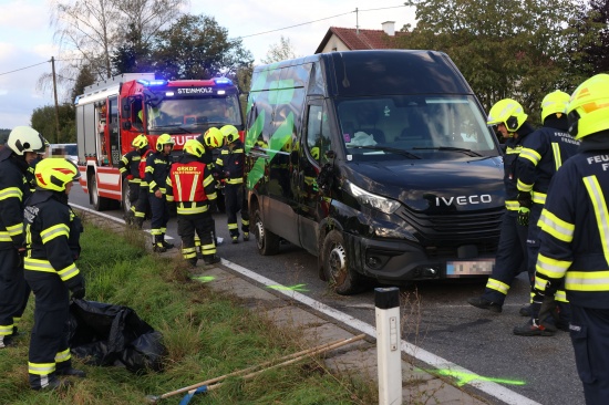 Transporter umgest�rzt: Crash zweier Kleintransporter auf Wallerner Stra�e bei Fraham