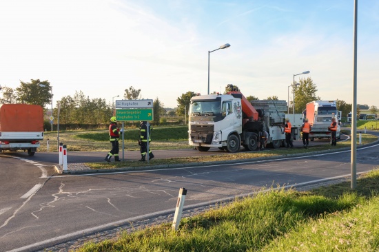 Verlorenes Ladegut: Meldung �ber vermeintlich schwerem Verkehrsunfall in H�rsching l�ste Einsatz aus