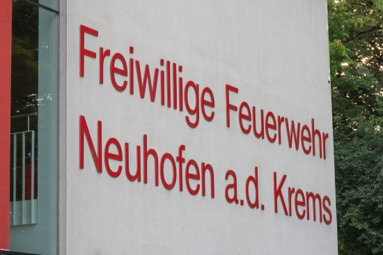 Einsatzkr�fte zu eingeklemmter Person nach Neuhofen an der Krems alarmiert