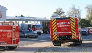 Auffahrunfall zwischen drei PKW auf Salzkammergutstra�e bei Regau l�ste gr��eren Einsatz aus